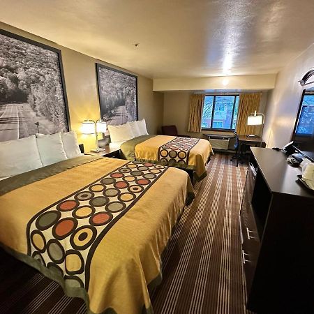 Super 8 By Wyndham Eau Claire Wi Otel Dış mekan fotoğraf