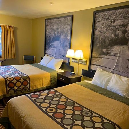 Super 8 By Wyndham Eau Claire Wi Otel Dış mekan fotoğraf