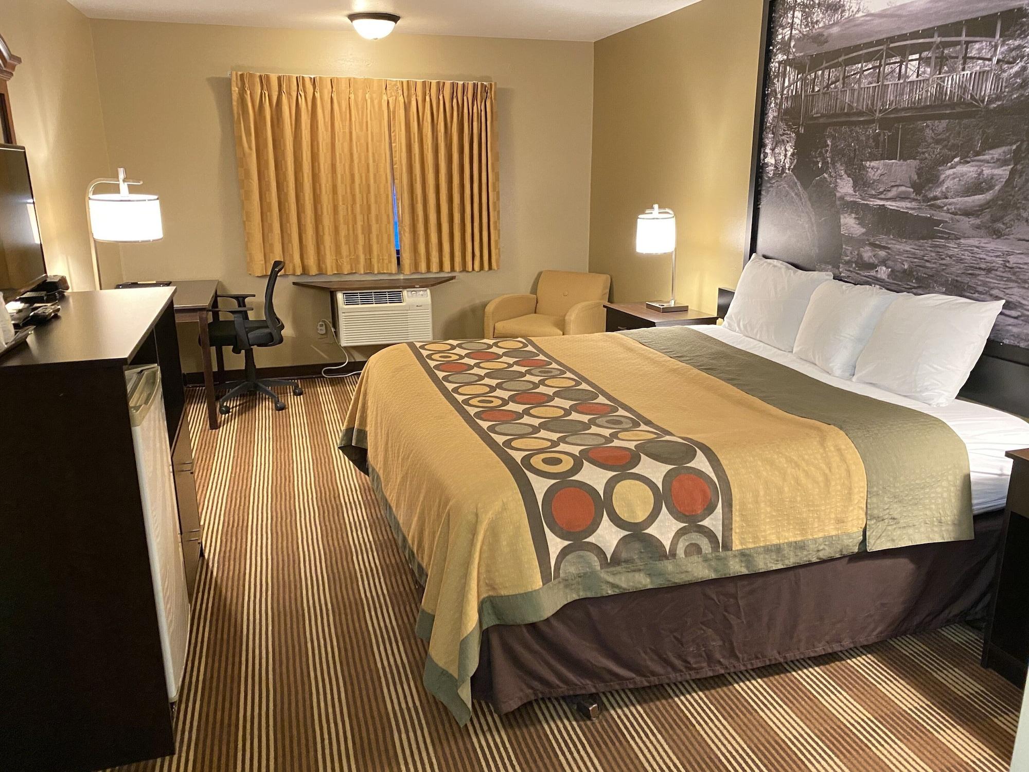 Super 8 By Wyndham Eau Claire Wi Otel Dış mekan fotoğraf