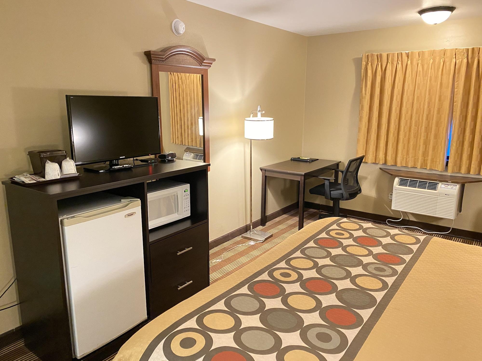Super 8 By Wyndham Eau Claire Wi Otel Dış mekan fotoğraf
