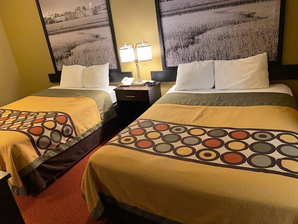 Super 8 By Wyndham Eau Claire Wi Otel Dış mekan fotoğraf