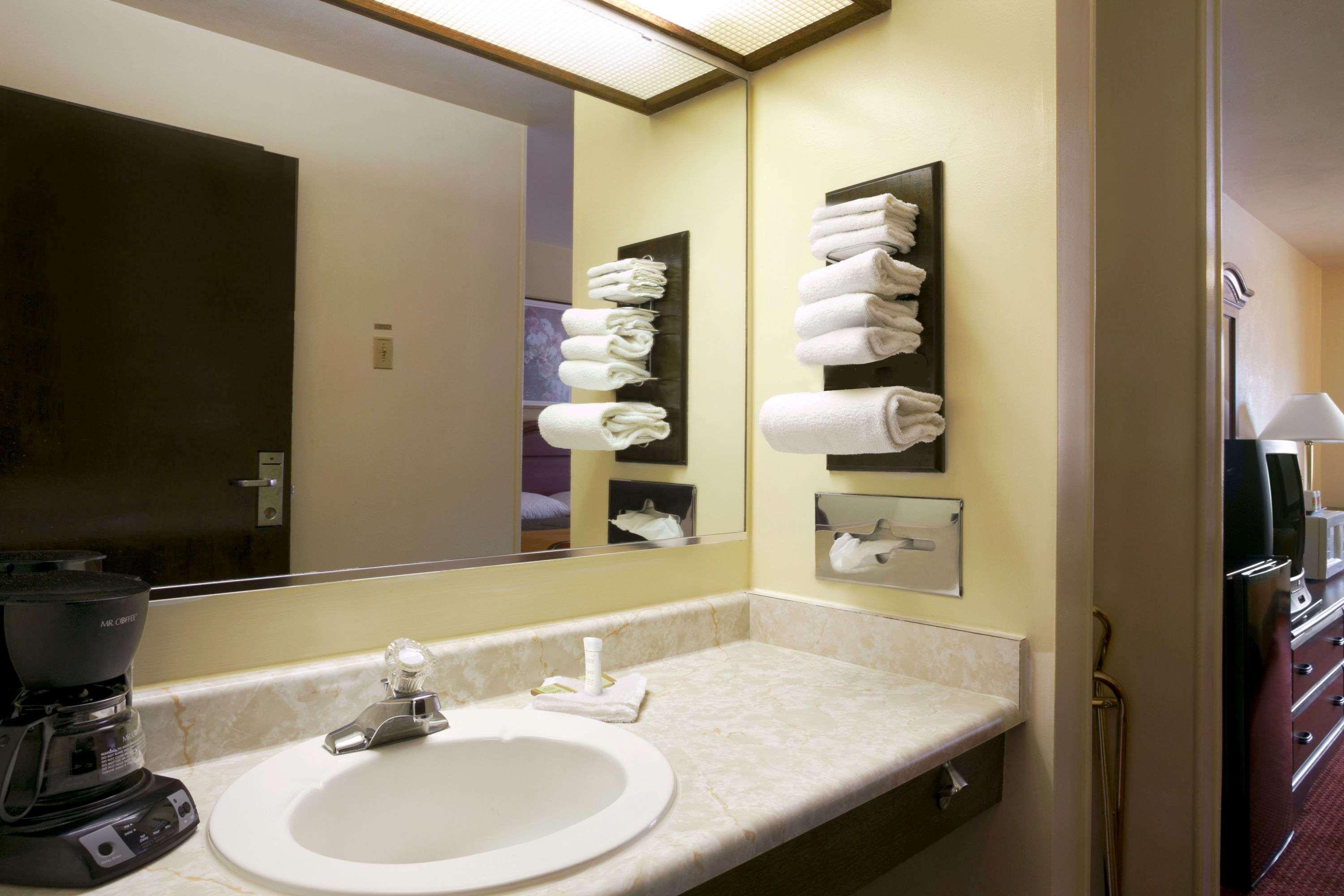 Super 8 By Wyndham Eau Claire Wi Otel Dış mekan fotoğraf