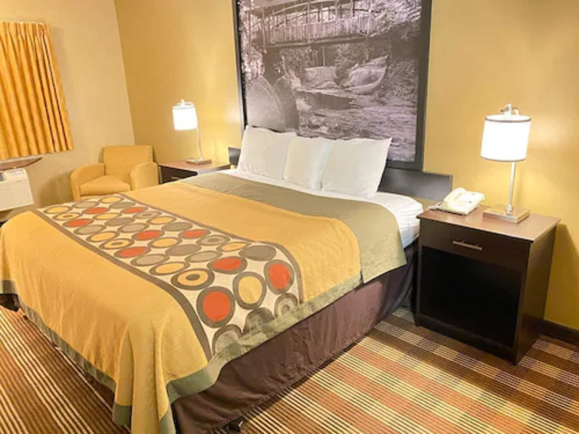 Super 8 By Wyndham Eau Claire Wi Otel Dış mekan fotoğraf
