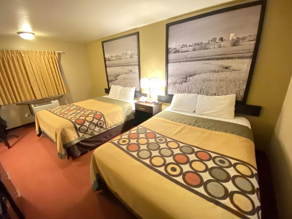 Super 8 By Wyndham Eau Claire Wi Otel Dış mekan fotoğraf