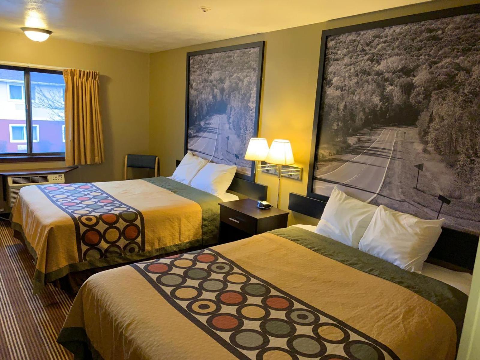Super 8 By Wyndham Eau Claire Wi Otel Dış mekan fotoğraf