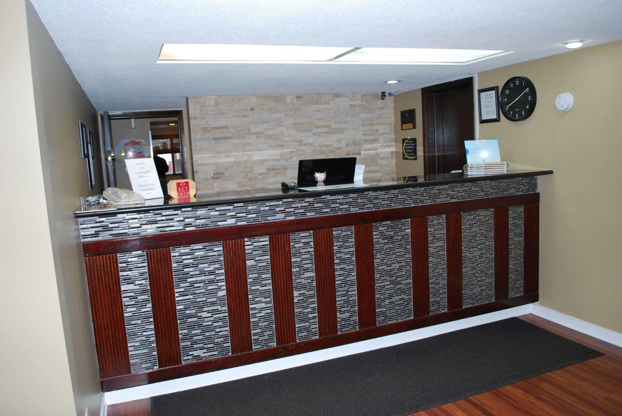 Super 8 By Wyndham Eau Claire Wi Otel Dış mekan fotoğraf
